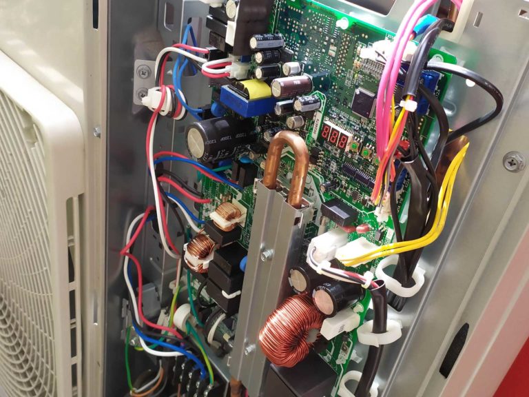 Remplacement d’une carte électronique d’une unité de climatisation - site Bouygues à Montpellier Seranne